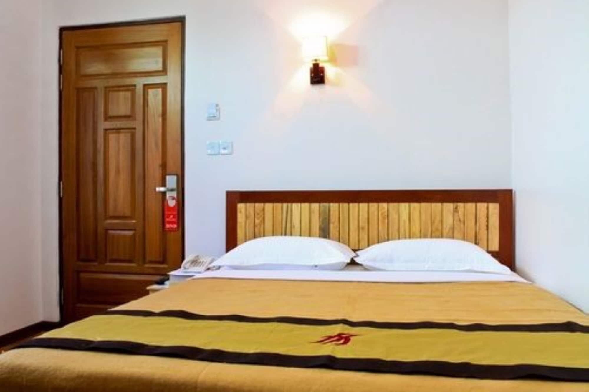 Hotel 7 Mile Янгон Экстерьер фото