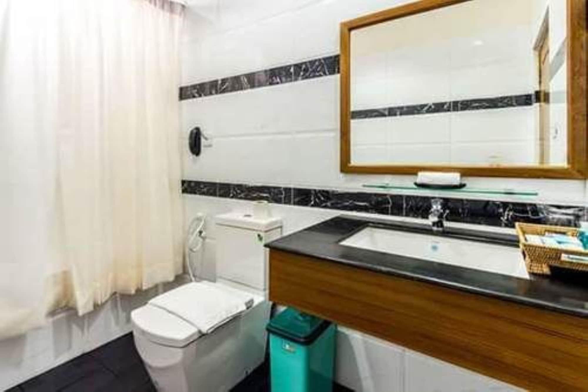 Hotel 7 Mile Янгон Экстерьер фото