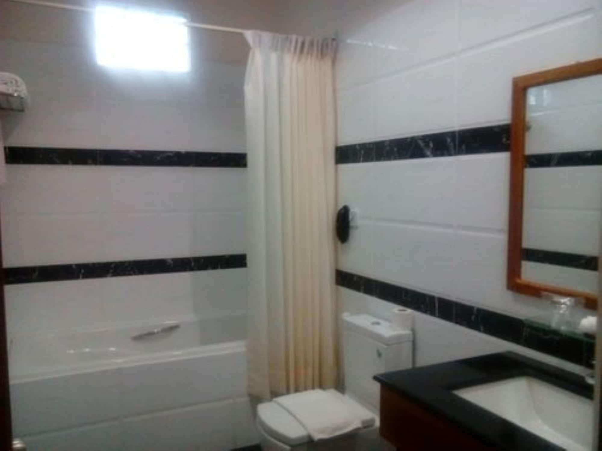 Hotel 7 Mile Янгон Экстерьер фото