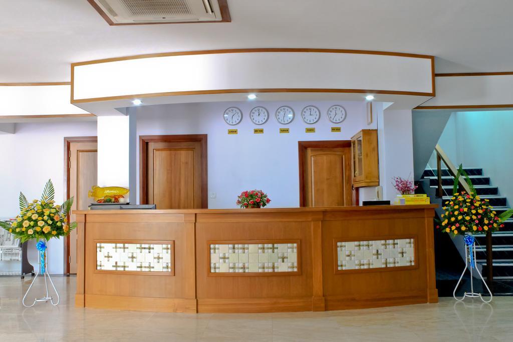 Hotel 7 Mile Янгон Экстерьер фото