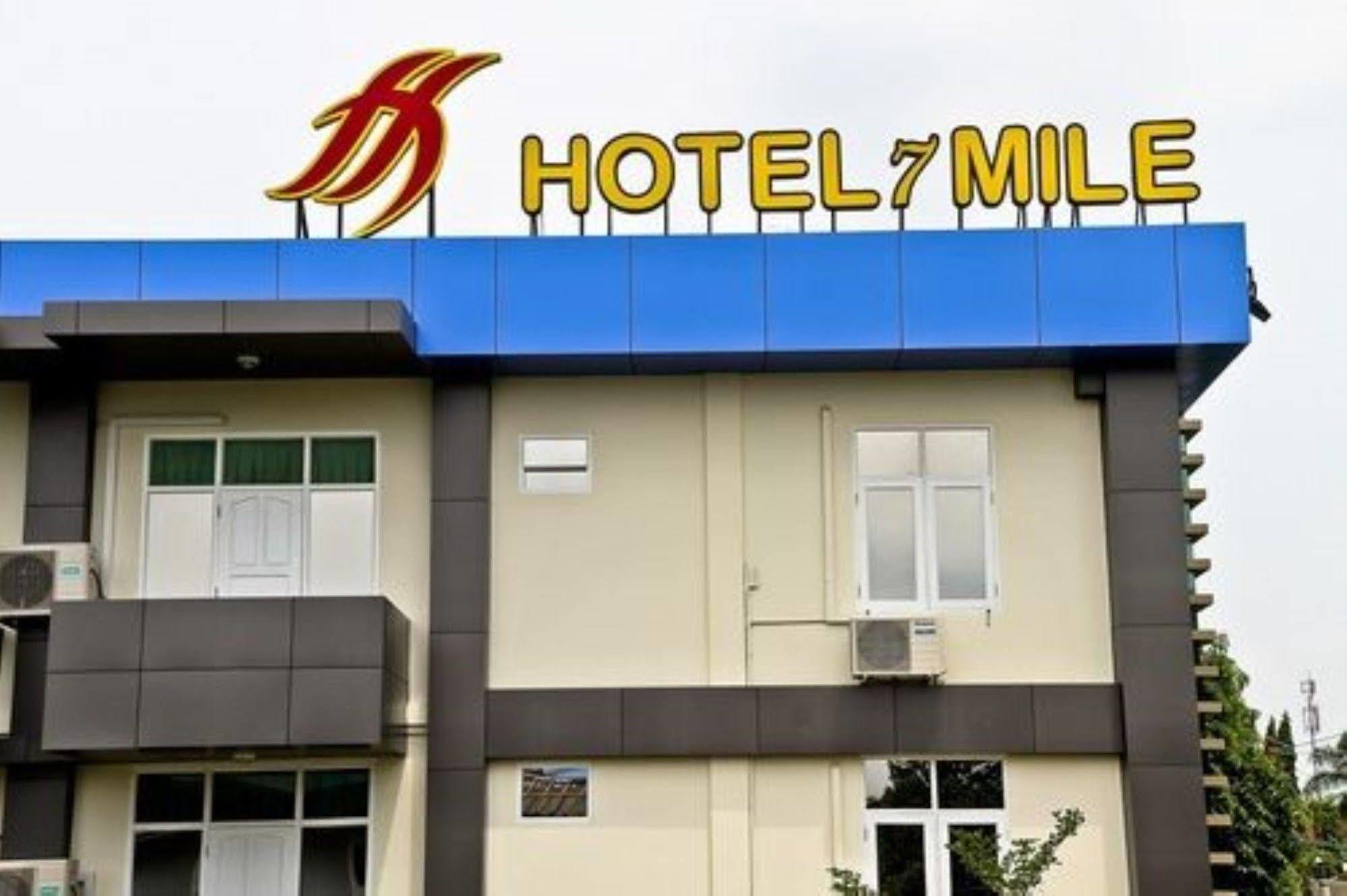 Hotel 7 Mile Янгон Экстерьер фото