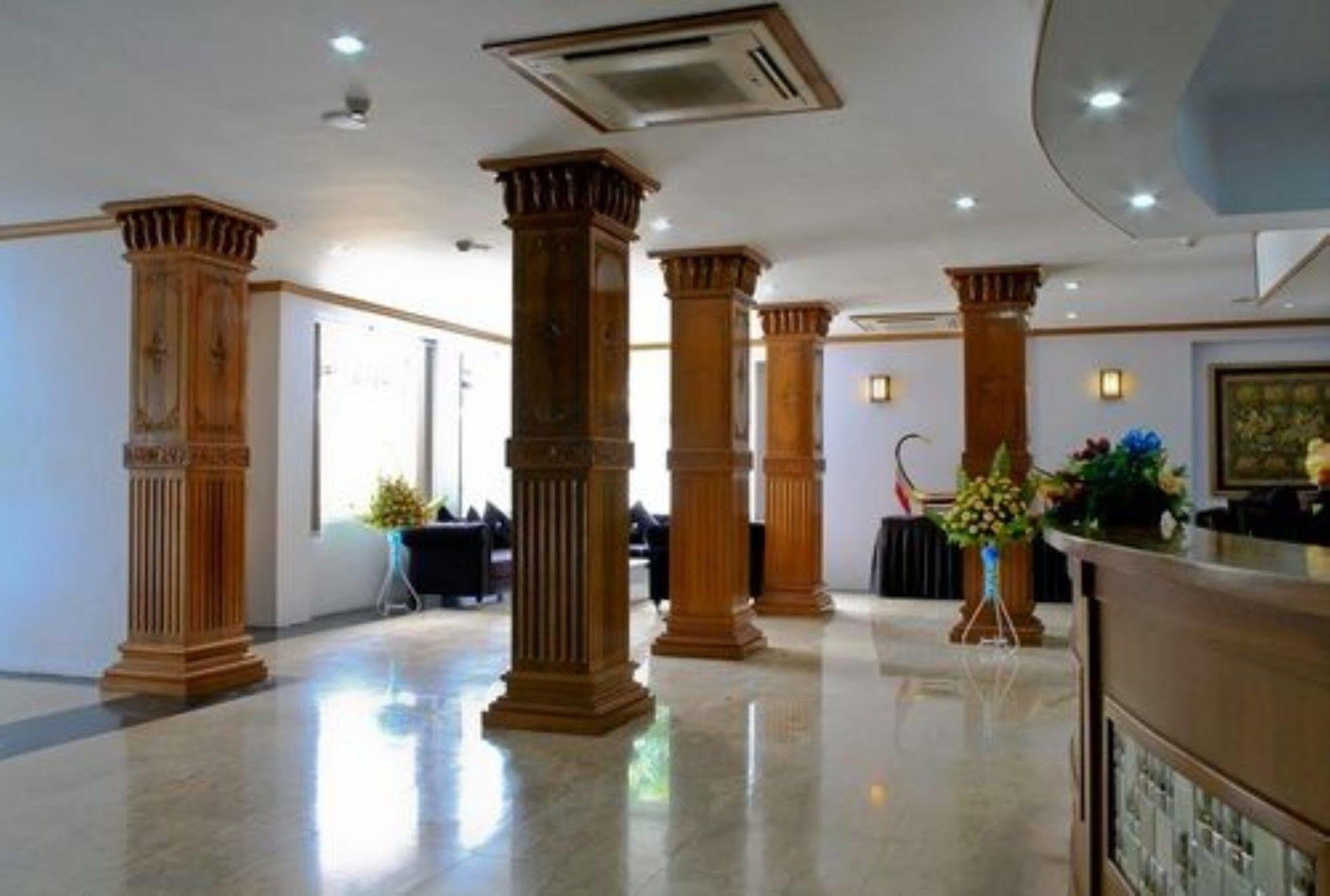 Hotel 7 Mile Янгон Экстерьер фото