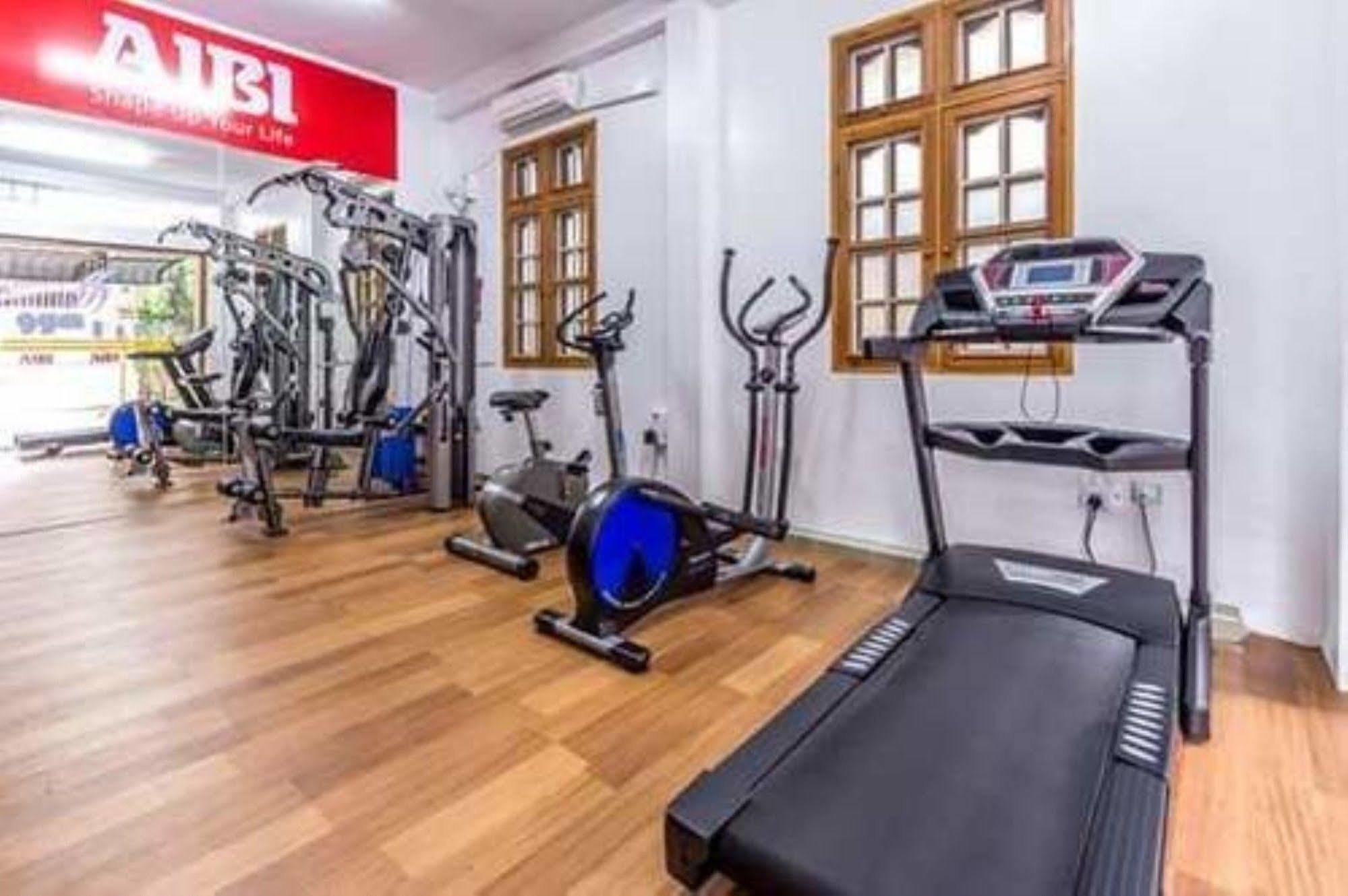 Hotel 7 Mile Янгон Экстерьер фото