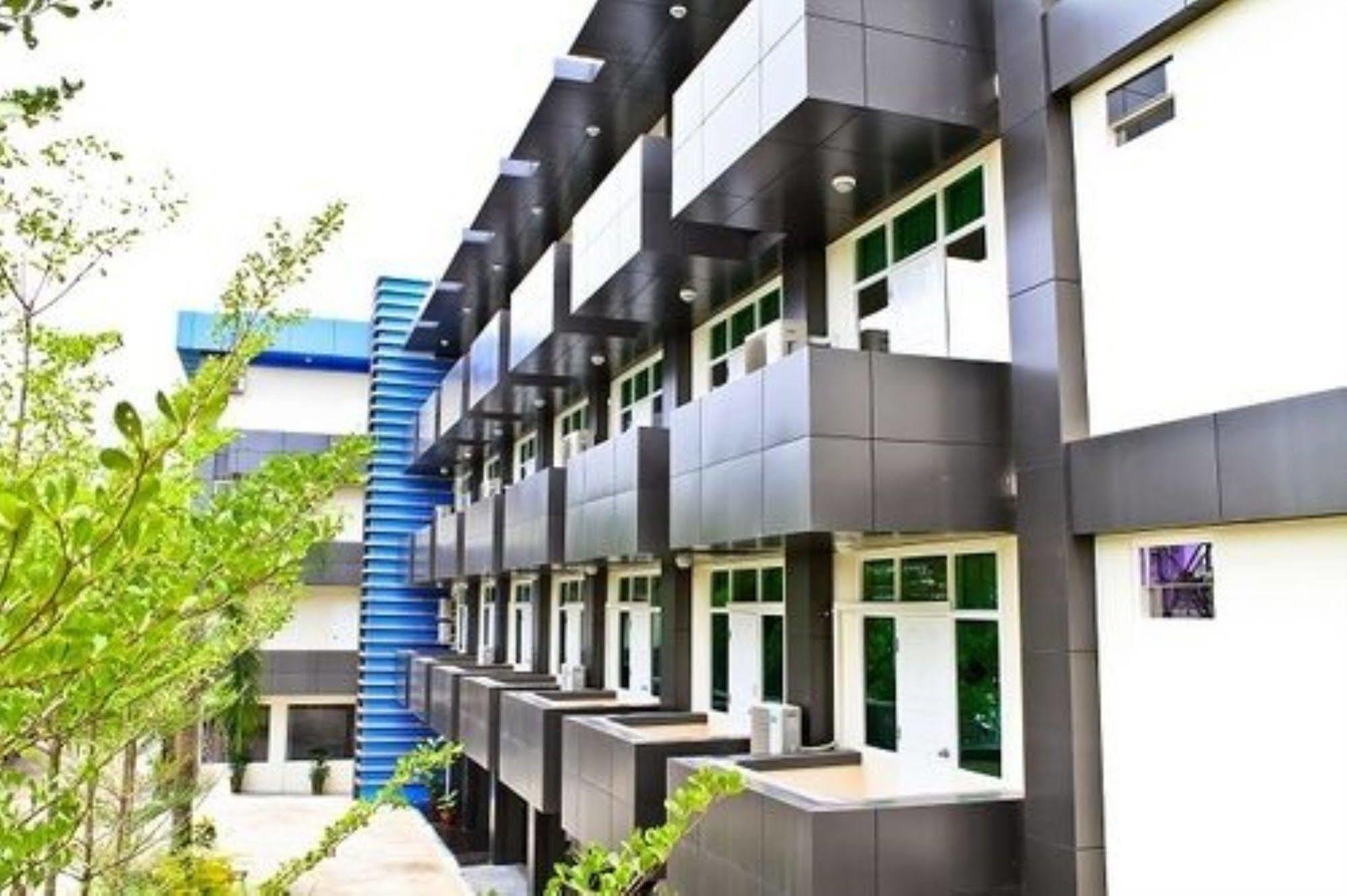 Hotel 7 Mile Янгон Экстерьер фото