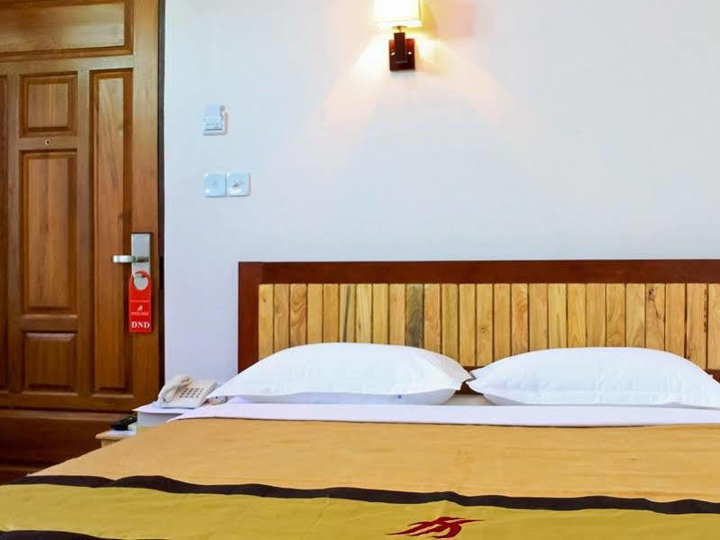 Hotel 7 Mile Янгон Экстерьер фото